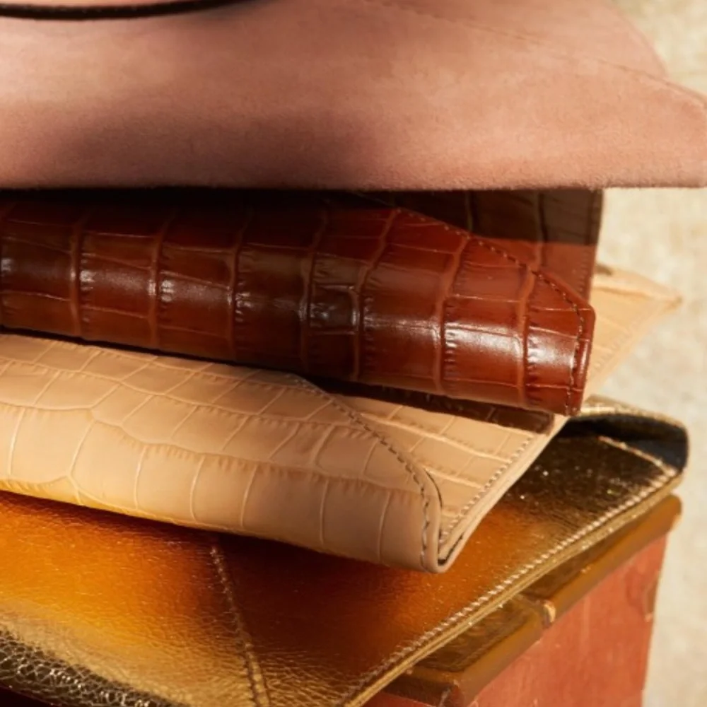 Sezane Clutch Olivette. Beige Crocodile